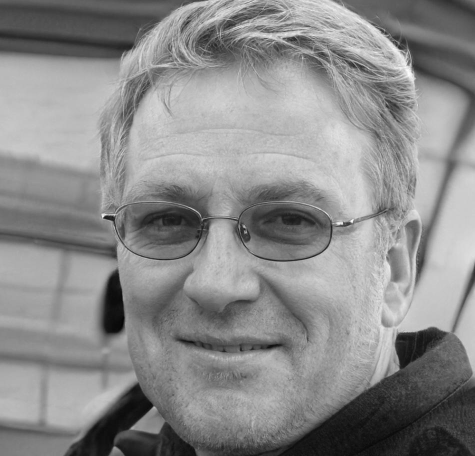 Portrait de Fabien Rousseau, expert en analyse budgétaire